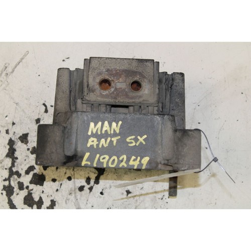 Engine mounting bracket - engine,